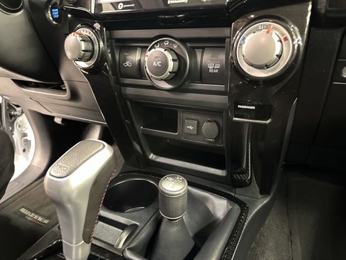 Used 2024 Toyota 4Runner TRD Off-Road Premium image 33