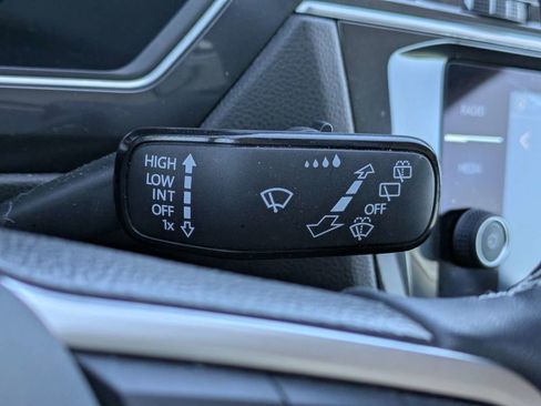 Certified 2023 Volkswagen Tiguan SE w/ Panoramic Sunroof Package FWD image 39