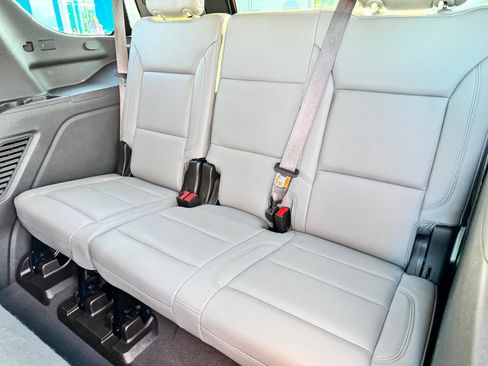 Used 2022 Chevrolet Tahoe Z71 w/ Luxury Package image 16