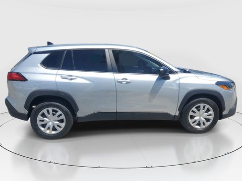 Used 2023 Toyota Corolla Cross L FWD image 2