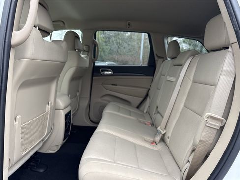 Used 2021 Jeep Grand Cherokee Laredo w/ Security & Convenience Group image 14