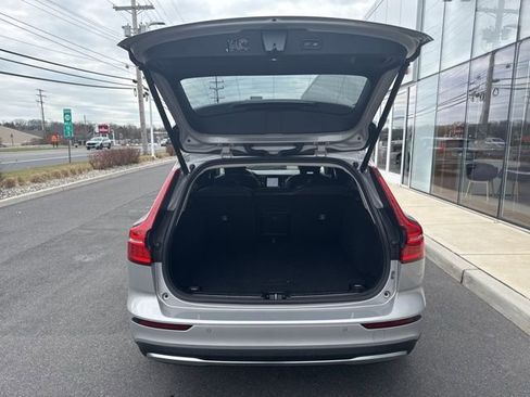 Certified 2025 Volvo V60 B5 Cross Country Plus AWD/4WD image 9