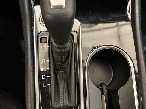 Used 2024 Nissan Altima 2.5 SV FWD image 21