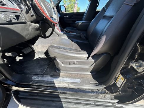 Used 2014 Cadillac Escalade Luxury image 37