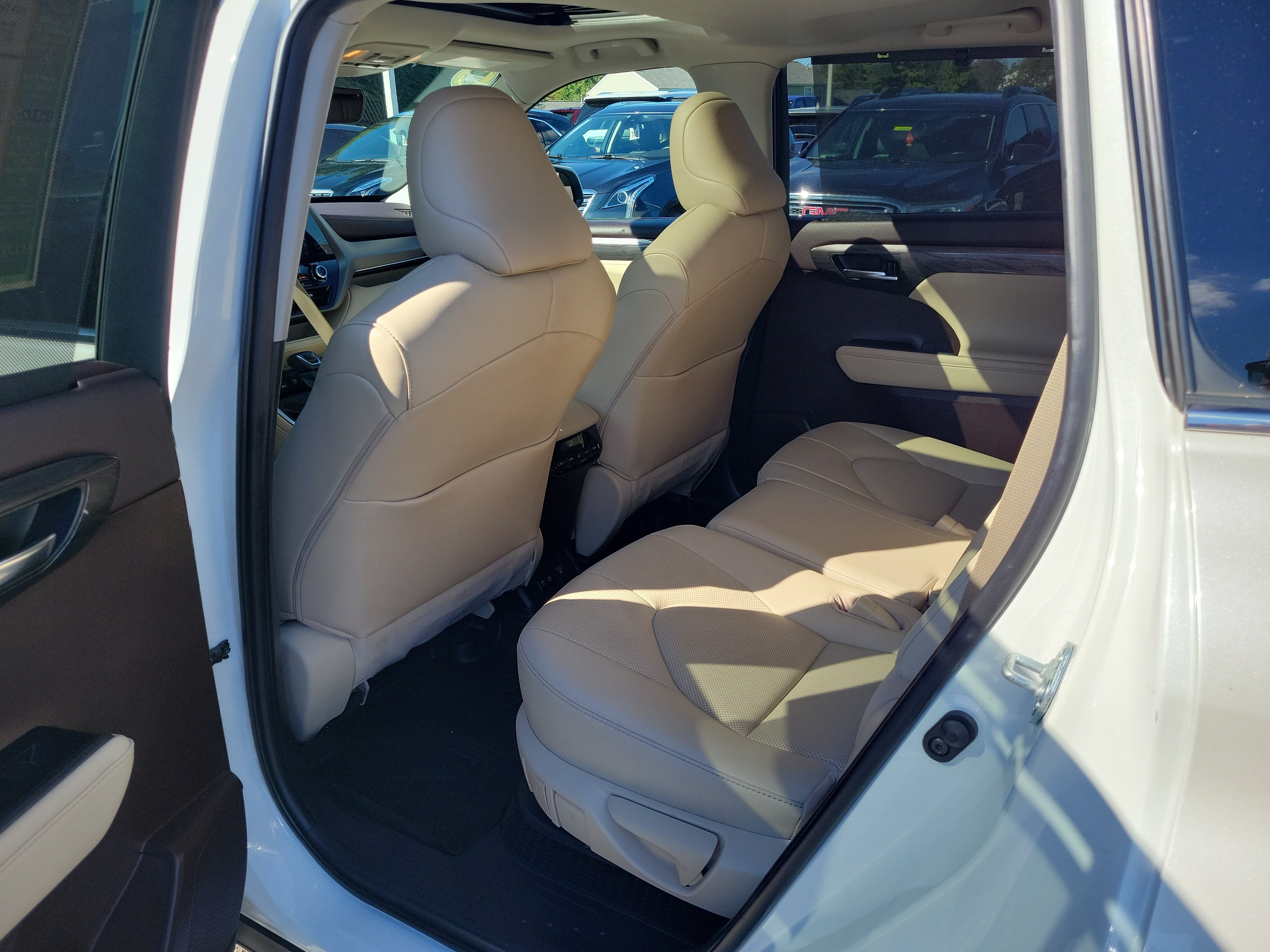 Used 2021 Toyota Highlander Limited AWD/4WD image 12