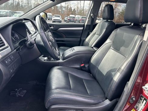 Used 2017 Toyota Highlander XLE image 22