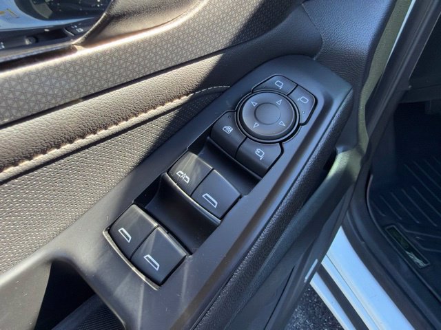 Used 2023 Chevrolet Traverse Premier FWD image 29