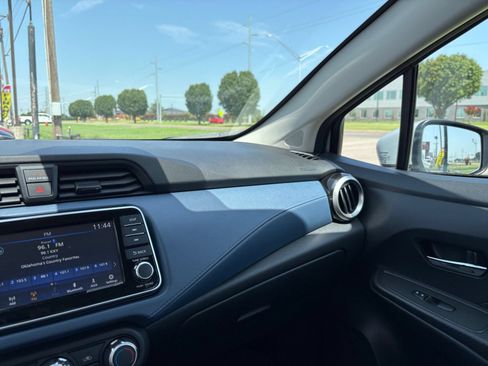 Used 2025 Nissan Versa SV FWD image 33