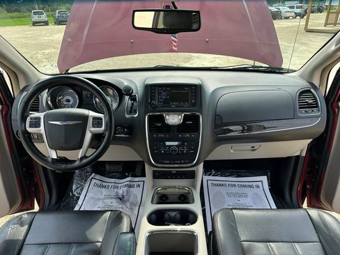 Used 2015 Chrysler Town & Country Touring-L w/ Driver Convenience Group FWD image 16