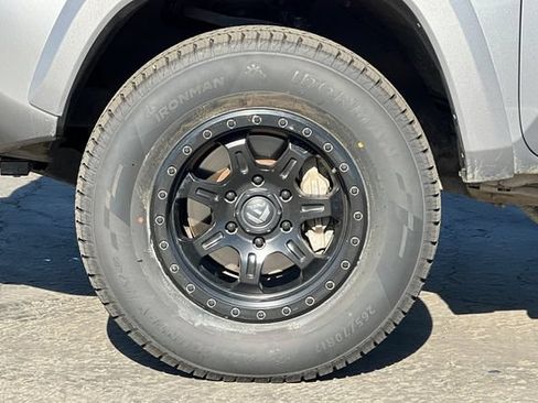 Used 2019 Toyota Tacoma TRD Sport w/ Technology Package AWD/4WD image 34