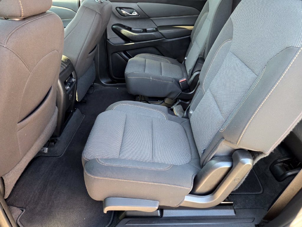 Used 2020 Chevrolet Traverse LT w/ Driver Confidence II Package AWD/4WD image 13