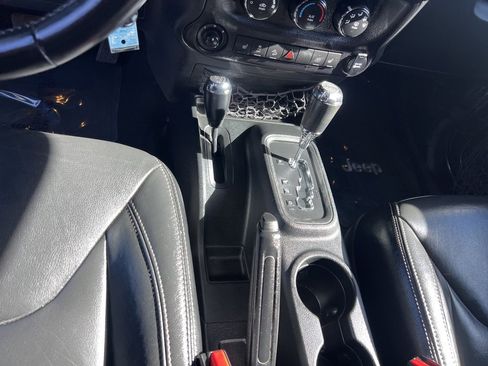 Used 2017 Jeep Wrangler Rubicon image 19