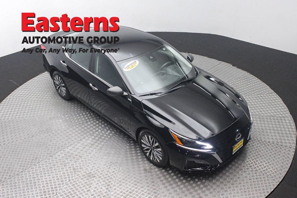 Used 2024 Nissan Altima 2.5 SV FWD image 3