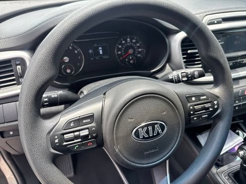 Used 2017 Kia Sorento AWD image 19
