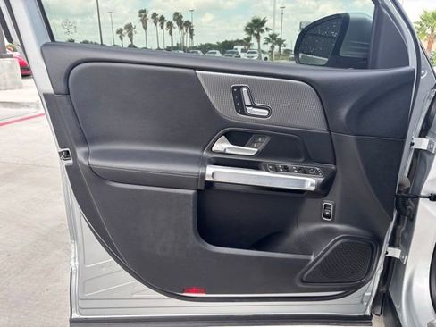 Used 2021 Mercedes-Benz GLB 250 image 10