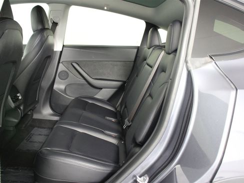 Used 2021 Tesla Model Y Long Range image 30