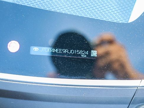 Used 2024 Toyota Corolla LE image 28