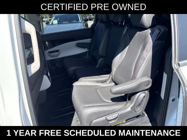 Used 2024 Kia Carnival EX FWD image 16