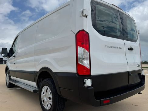 Used 2019 Ford Transit 250 130 Low Roof w/ Exterior Upgrade Package RWD image 14