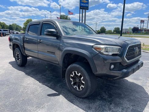 Used 2018 Toyota Tacoma TRD Off-Road AWD/4WD image 2
