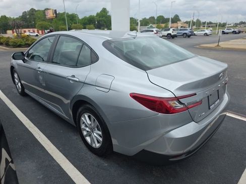 Used 2025 Toyota Camry LE FWD image 4