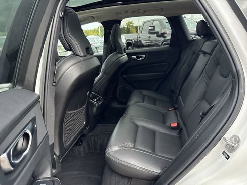 Used 2022 Volvo XC60 B5 Inscription w/ Climate Package image 25