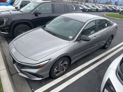 Used 2025 Hyundai Elantra Sport w/ Cargo Package image 2