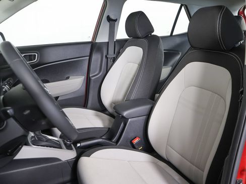 Certified 2024 Hyundai Venue SEL FWD image 25