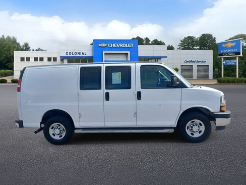 Used 2024 Chevrolet Express 2500 w/ Driver Convenience Package RWD image 3