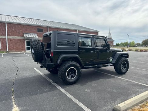Used 2015 Jeep Wrangler Unlimited Sport w/ Connectivity Group AWD/4WD image 4