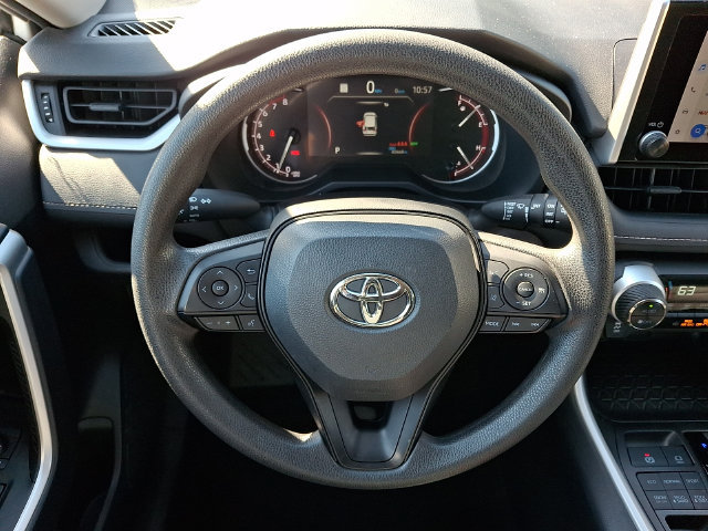 Used 2025 Toyota RAV4 XLE AWD/4WD image 19