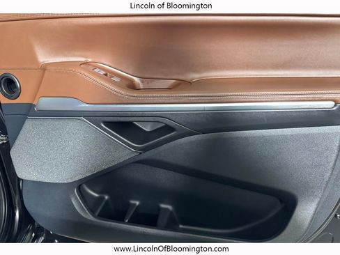 Used 2025 Lincoln Navigator Reserve image 18