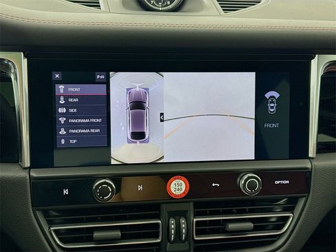 Used 2025 Porsche Macan image 20