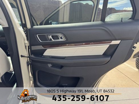 Used 2018 Ford Explorer Platinum image 34