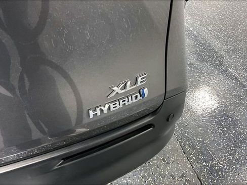 Used 2023 Toyota Sienna XLE AWD/4WD image 22