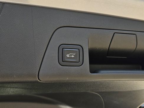 Used 2022 Buick Envision Avenir w/ Safety Package FWD image 9