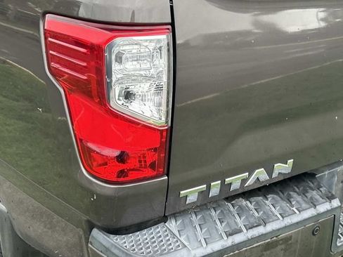 Used 2017 Nissan Titan SV AWD/4WD image 7