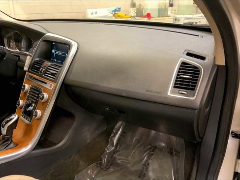 Used 2017 Volvo XC60 T5 Inscription w/ Preferred Option Package image 18