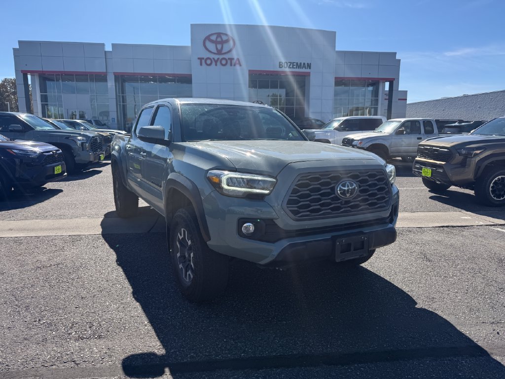 Used 2023 Toyota Tacoma TRD Off-Road w/ Technology Package AWD/4WD image 3