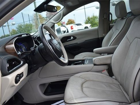 Used 2021 Chrysler Pacifica Limited image 26