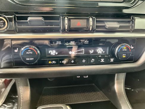 Certified 2022 Nissan Pathfinder SV image 16