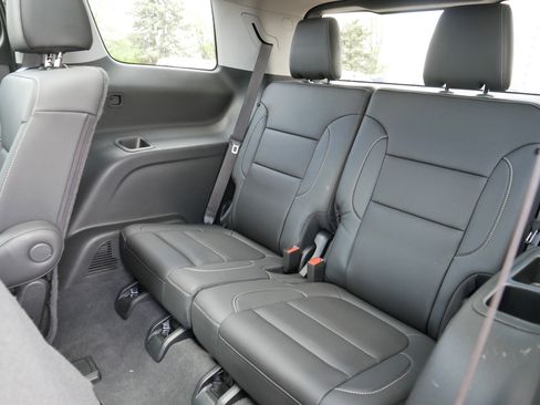 Used 2023 GMC Acadia SLT w/ Elevation Edition AWD/4WD image 36