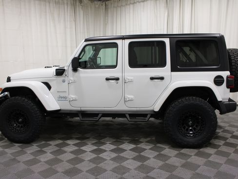 Used 2023 Jeep Wrangler Unlimited Sahara AWD/4WD image 32