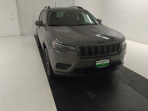 Used 2021 Jeep Cherokee Latitude AWD/4WD image 14