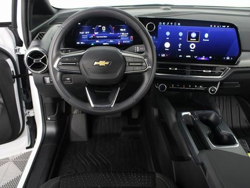 Used 2025 Chevrolet Equinox EV LT image 10