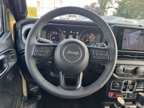 Used 2026 Jeep Wrangler Unlimited Sport AWD/4WD image 12