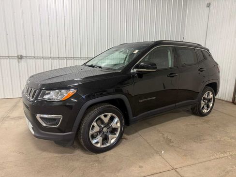 Used 2019 Jeep Compass Limited AWD/4WD image 2
