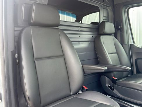 Used 2023 Mercedes-Benz Sprinter 2500 w/ Acoustic Package image 29