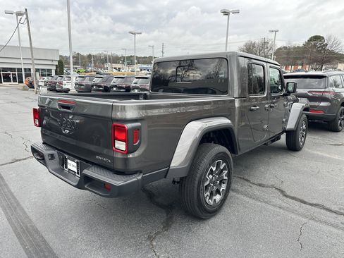 New 2026 Jeep Gladiator Sahara image 16