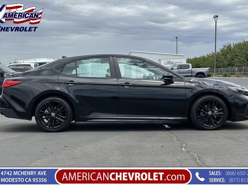 Used 2025 Toyota Camry SE FWD image 3